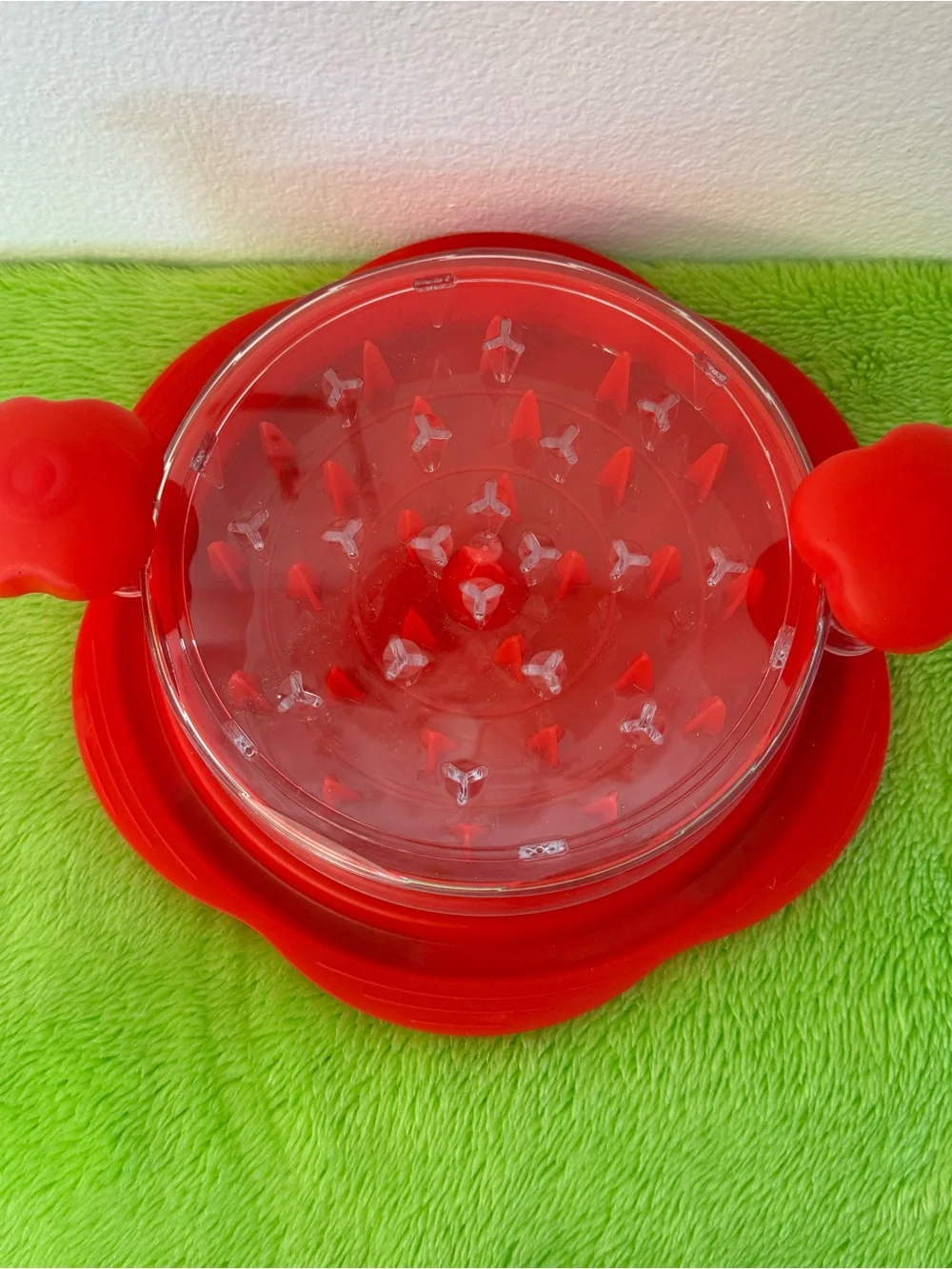 Red Manual Meat/Vegetable Shredder kitchen tool with Clear Cover - Unbranded